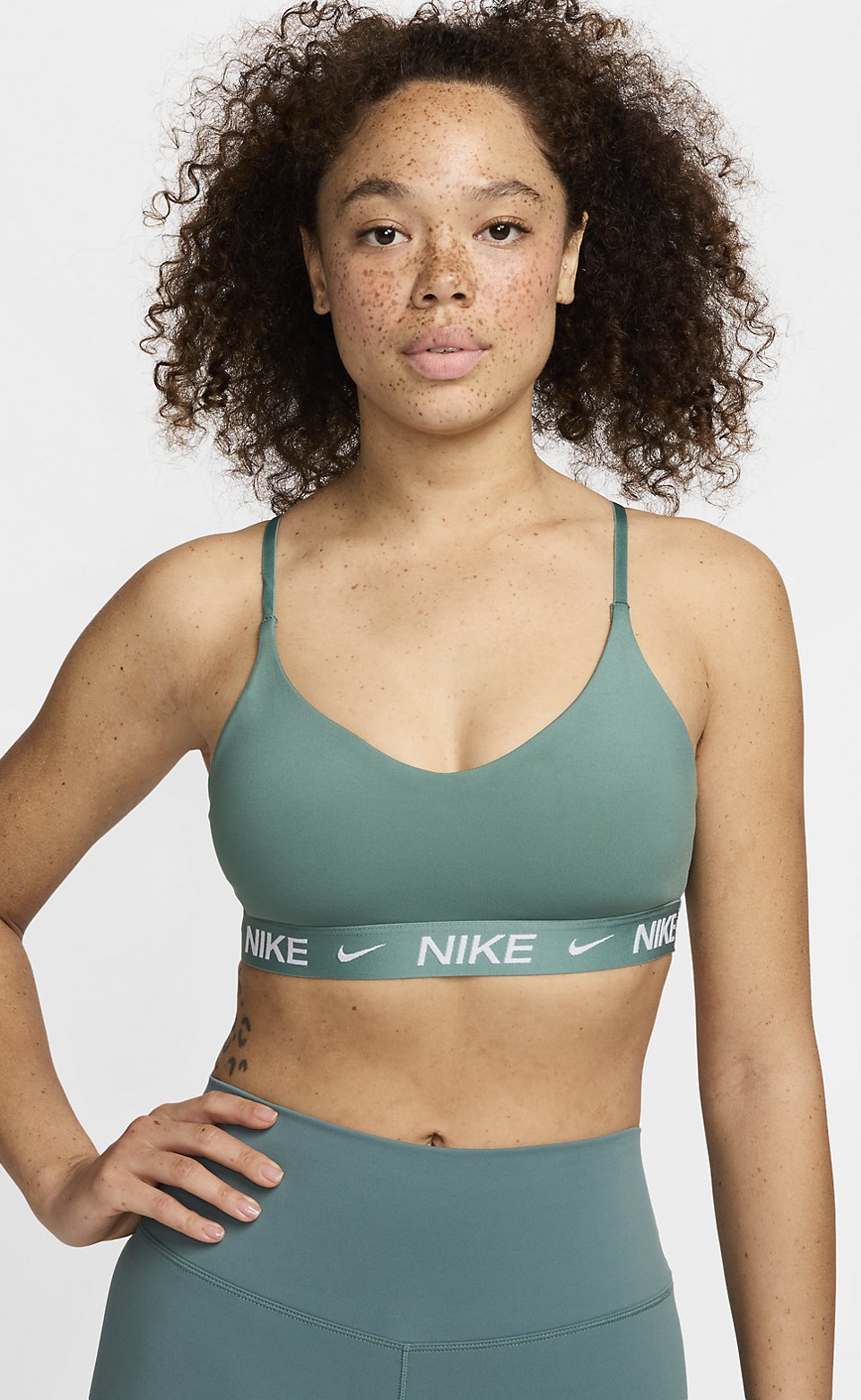 NIKE - Nike Indy Hafif Destekli Pedli Ayarlanabilir Kadın Spor Sütyeni